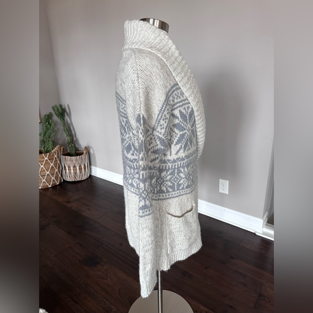 GAP Fair Isle Snow Flake Shawl Cardigan Grey/Ivory Women's Medium - Picture 3 of 9